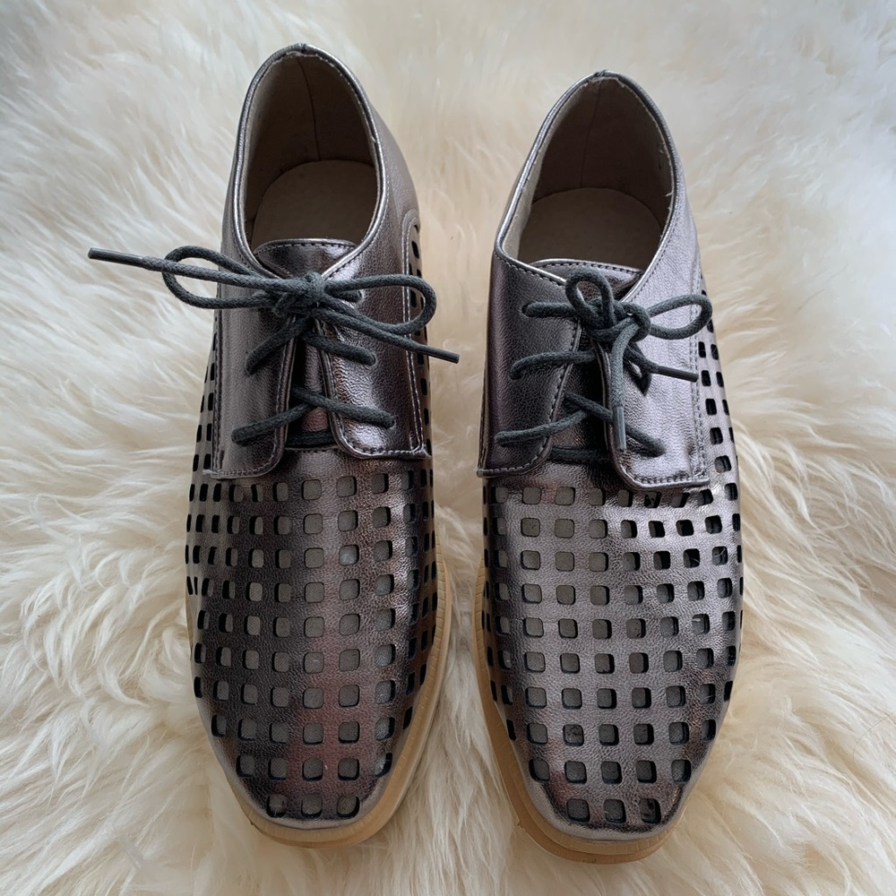 Funky Pewter Platform Oxfords LIKE NEW!